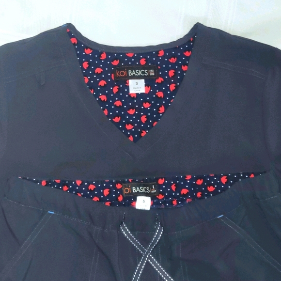 Koi Basics Scrub Set in Charcoal Grey size Small